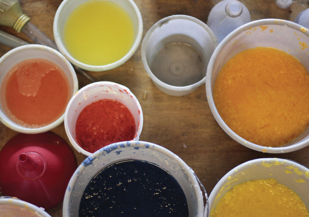 Einführung in Papiergusstechniken mit farbigen Faserbreien